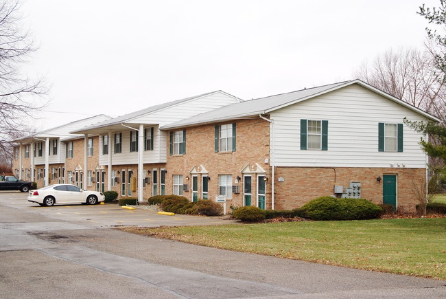 Maple Park Apartments in North Canton, OH - Building Photo - Building Photo