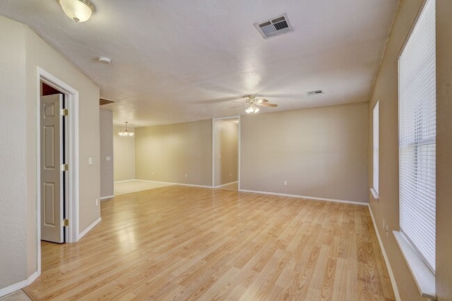 401 S Greengate Dr in Yukon, OK - Building Photo - Building Photo