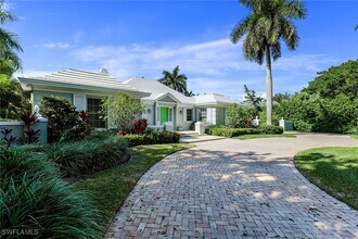 2700 Lantern Ln in Naples, FL - Building Photo - Building Photo