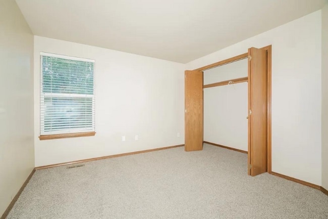 property at 32728 17th Ave SW