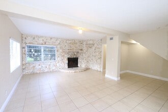 4916 Silver Oak Dr in Fort Pierce, FL - Building Photo - Building Photo