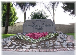 Arrowhead Estates in Bloomington, CA - Foto de edificio - Building Photo