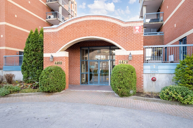 4470 Des Cageux Ch in Laval, QC - Building Photo - Building Photo