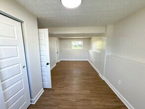 2307 Bridlewood Blvd in Obetz, OH - Building Photo - Building Photo