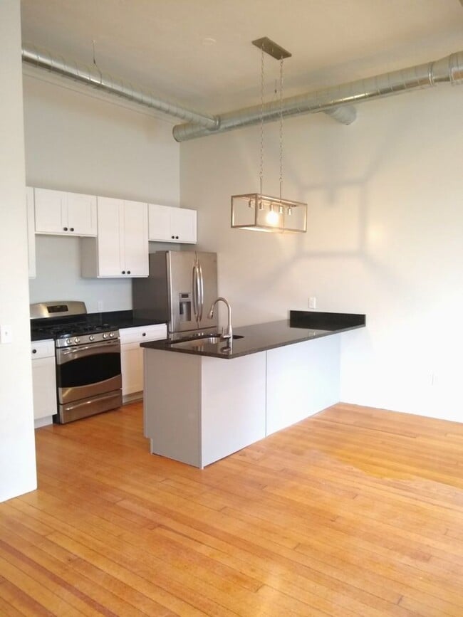 19-21-21 Hedley Ave in Central Falls, RI - Building Photo - Building Photo