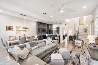 503 Resort Ln in Palm Beach Gardens, FL - Building Photo - Building Photo