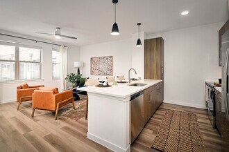 The Porter in Del Valle, TX - Foto de edificio - Building Photo