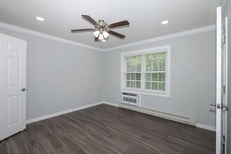 241 W Main St in Bay Shore, NY - Building Photo - Building Photo