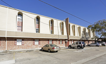 Carriage Court Condominiums in Metairie, LA - Building Photo - Building Photo