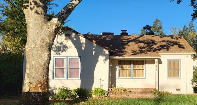 property at 2828 Hilldale Rd