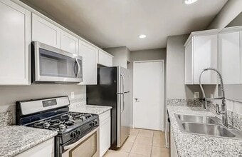 2200 S Fort Apache Rd, Unit 1135 in Las Vegas, NV - Foto de edificio - Building Photo