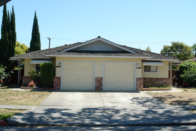 496-498 Northlake Dr in San Jose, CA - Building Photo - Building Photo