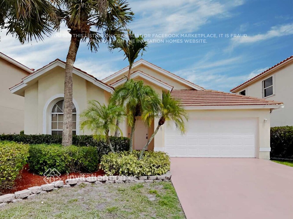 7638 Brunson Cir in Greenacres, FL - Building Photo