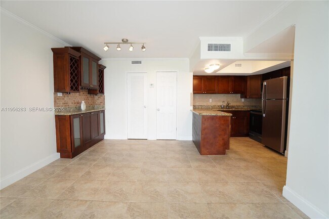 2715 Tigertail Ave, Unit 606 in Miami, FL - Building Photo - Building Photo