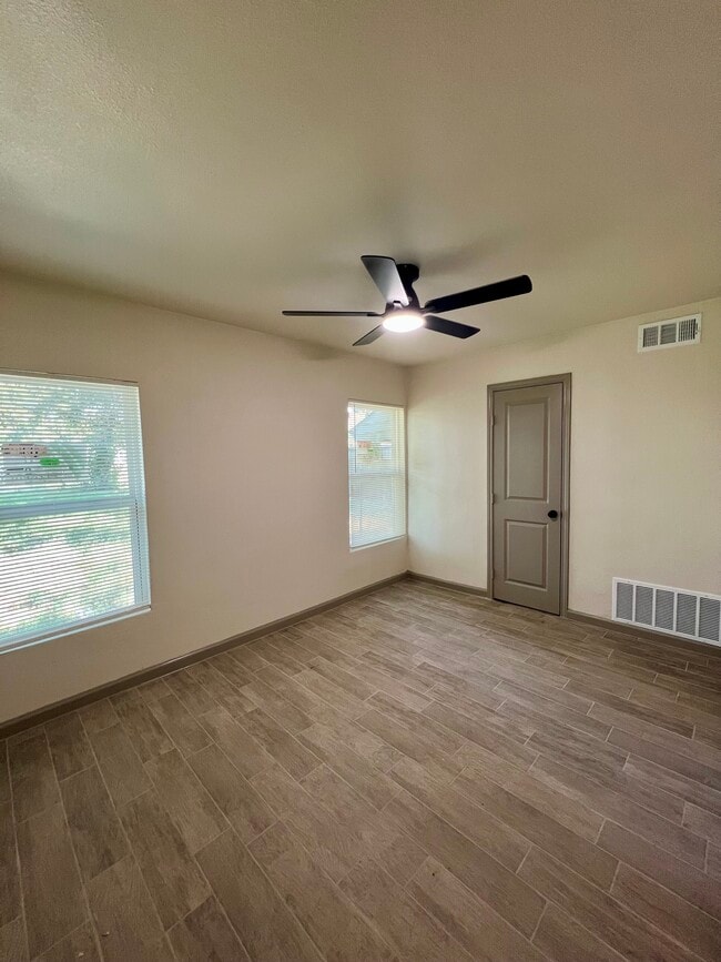 1505 Maple Dr in Garland, TX - Building Photo - Building Photo
