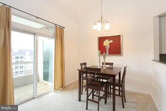 4210 Mozart Brigade Ln-Unit -X in Fairfax, VA - Foto de edificio - Building Photo