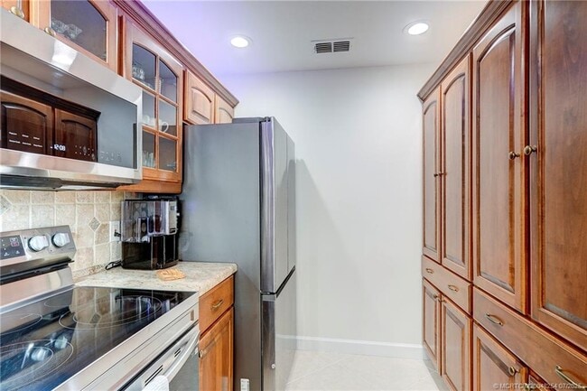 property at 20 NE Plantation Rd