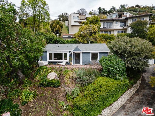 2850 Nichols Canyon Rd in Los Angeles, CA - Building Photo - Building Photo