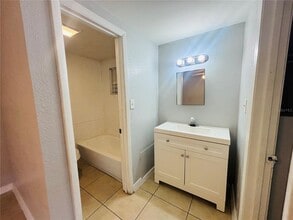 1308 Lexington Ct in Tampa, FL - Building Photo - Building Photo
