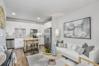 Residences at SweetBay in Panama City, FL - Foto de edificio - Building Photo