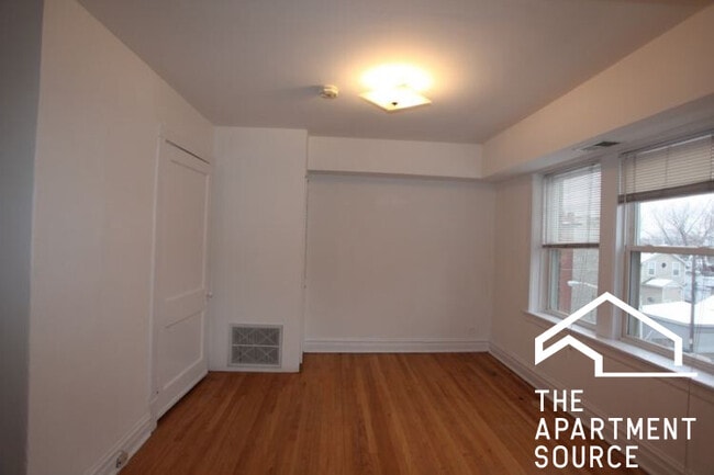 3052 W Berteau Ave in Chicago, IL - Building Photo - Building Photo