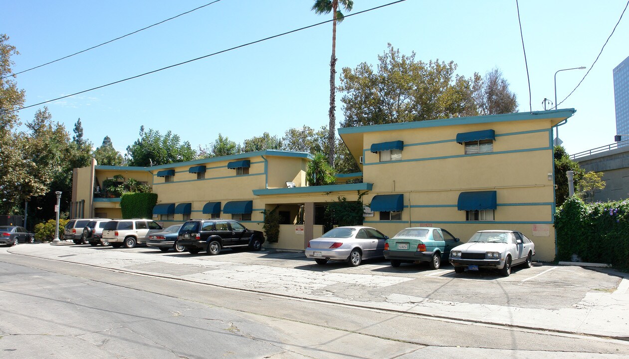 10840 Bluffside Dr in North Hollywood, CA - Foto de edificio