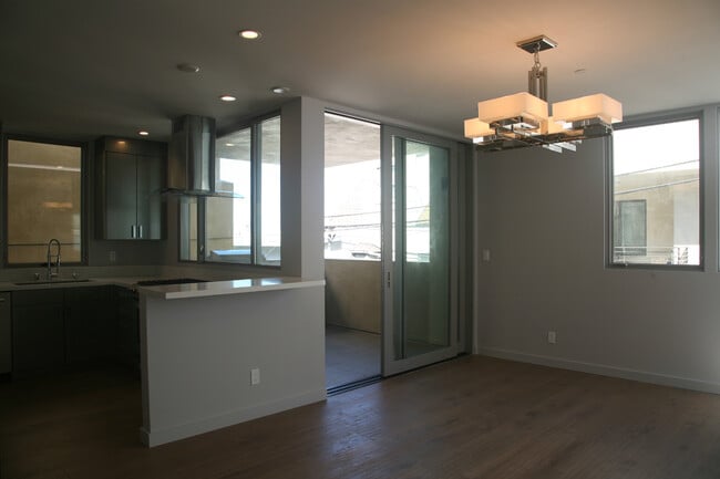 310 16th Pl in Manhattan Beach, CA - Building Photo - Building Photo