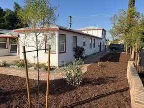 2230 Alta Vista Dr in Bakersfield, CA - Building Photo - Building Photo