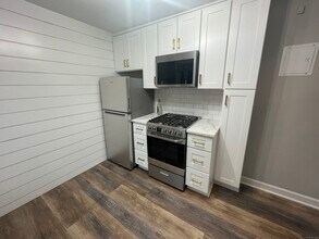 21 Standish Rd in Stamford, CT - Building Photo - Building Photo