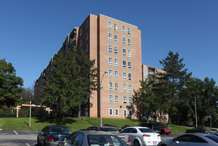 Cedar Gardens and Towers Apartment Homes in Randallstown, MD - Foto de edificio - Building Photo