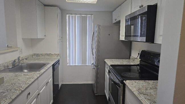 3194 Coral Lake Ln in Coral Springs, FL - Building Photo - Building Photo