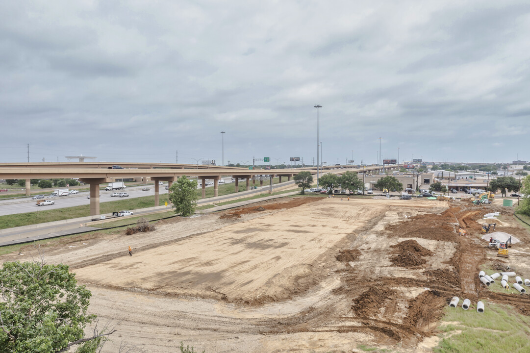 Palladium Dallas Stemmons in Dallas, TX - Building Photo