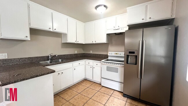 4960-4970 Auburn Drive in San Diego, CA - Building Photo - Interior Photo