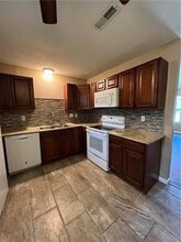 2006 Cypress Pl, Unit B in Springdale, AR - Foto de edificio - Building Photo