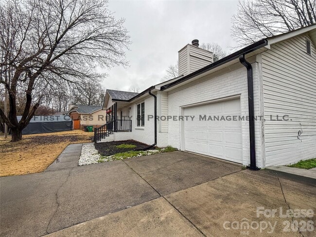 5819 Woodrock Ct in Charlotte, NC - Building Photo - Building Photo