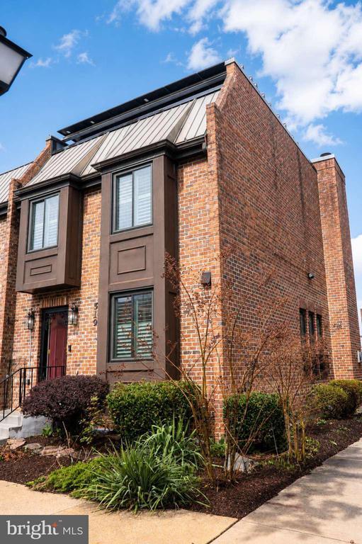 property at 519 Brummel Ct NW