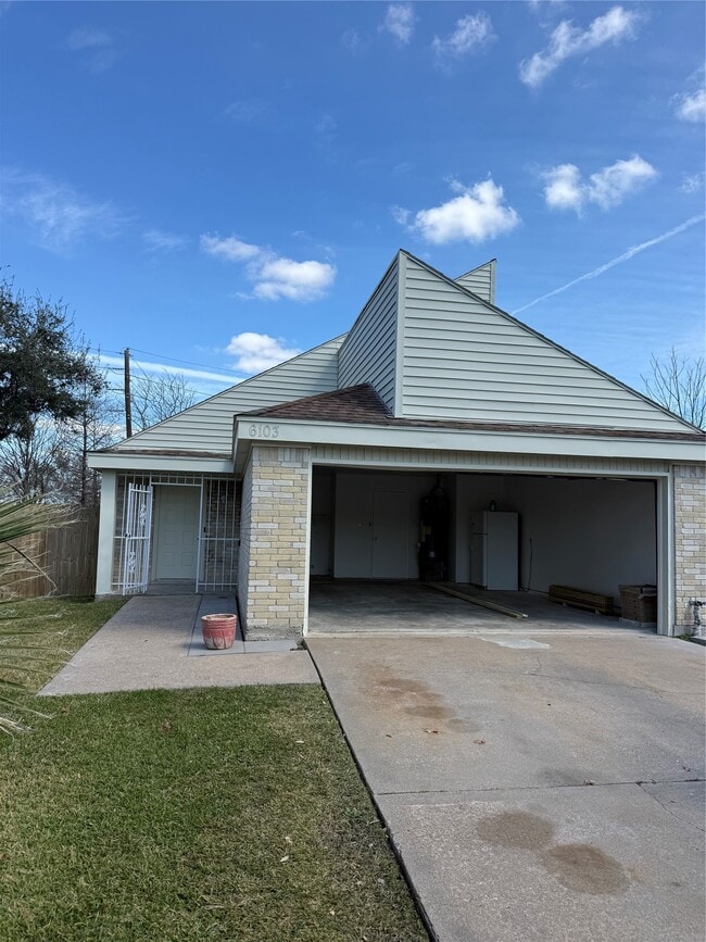 6103 Linnhaven Dr in Houston, TX - Building Photo - Building Photo