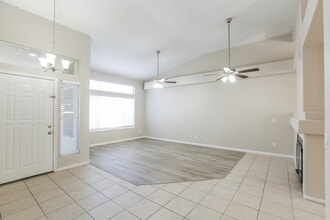 1563 E Scott Ave in Gilbert, AZ - Foto de edificio - Building Photo