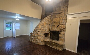 302 E 3rd St in Tonganoxie, KS - Building Photo - Building Photo