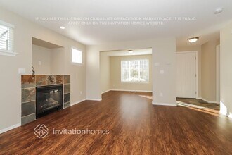 8523 160th St Ct E in Puyallup, WA - Foto de edificio - Building Photo