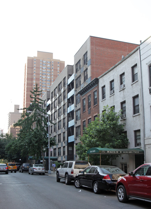 220 E 26th St in New York, NY - Building Photo