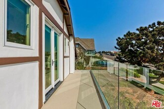 18247 Wakecrest Dr in Malibu, CA - Building Photo - Building Photo