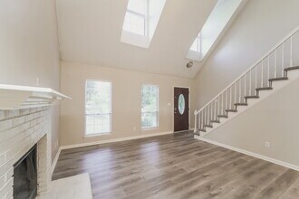 9000 Oren Thompson Rd in Charlotte, NC - Foto de edificio - Building Photo