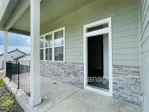 515 S 10th St in Saint Helens, OR - Foto de edificio - Building Photo