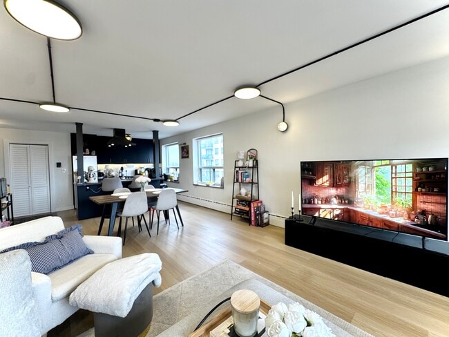 420 Eglinton Ave E in Toronto, ON - Building Photo - Building Photo