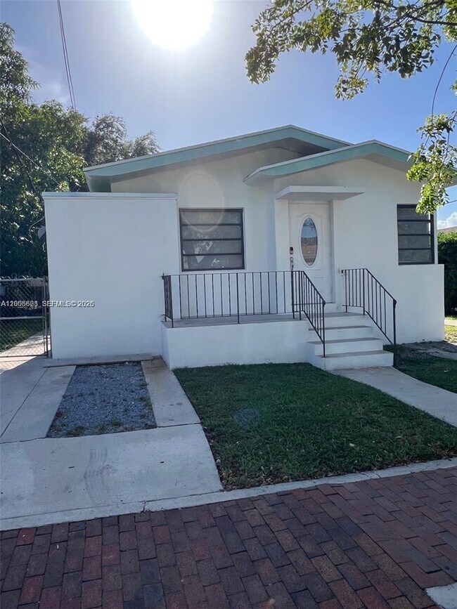 532 SW 16th Ave in Miami, FL - Building Photo - Building Photo