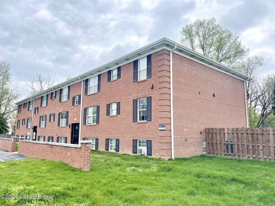 3546 Brockton Ln in Louisville, KY - Building Photo
