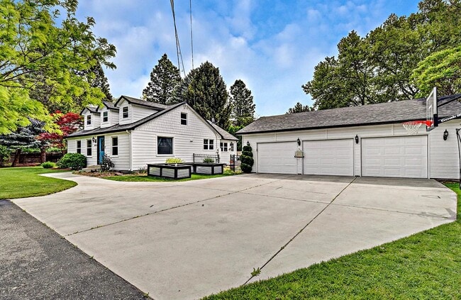 property at 4100 N Bodenheimer St