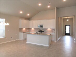 1017 Sundrops St in Leander, TX - Building Photo - Building Photo