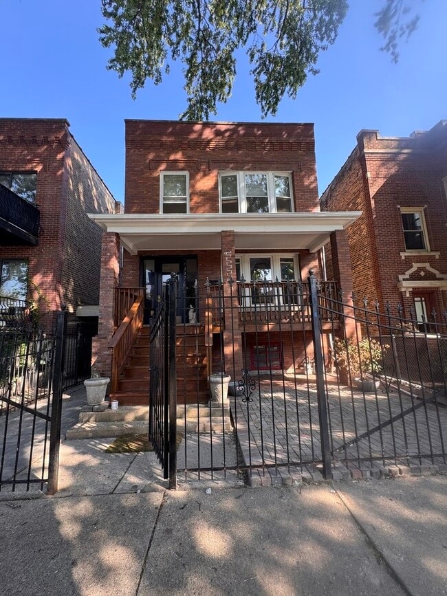 property at 7337 N Honore St